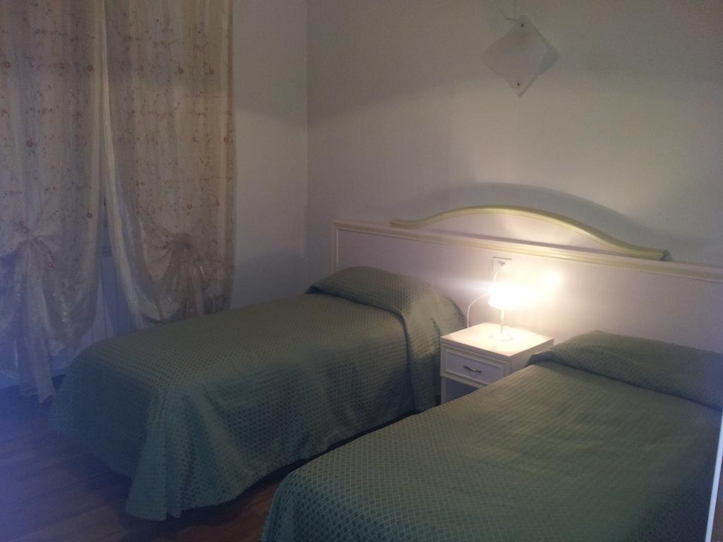 Dimora Tipica Appartamento Sestri Levante Oda fotoğraf